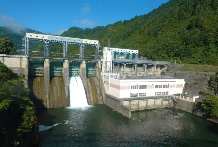 只見線 車窓（426D） 東北電力(株)本名ダム