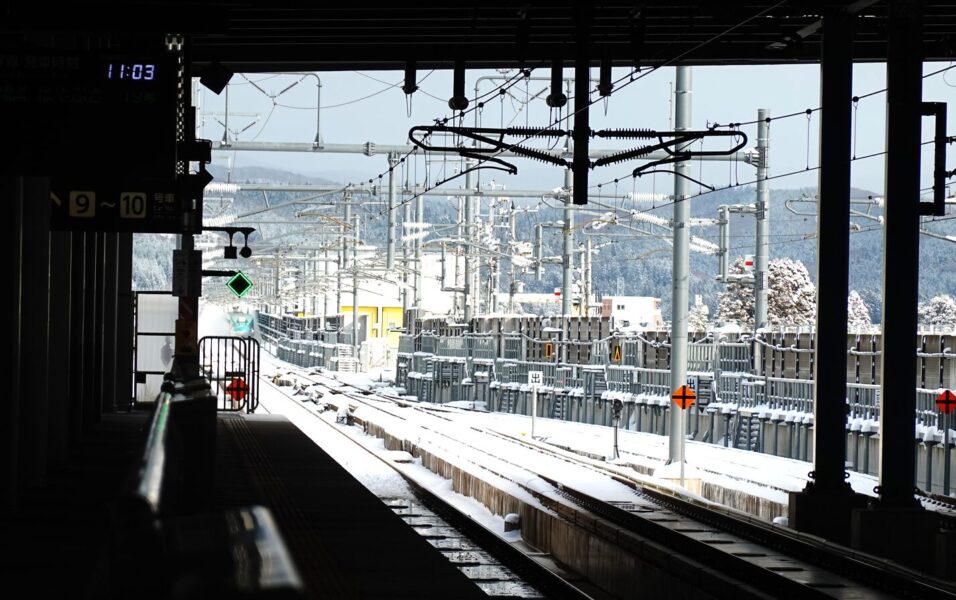 木古内駅に近づくはやぶさ