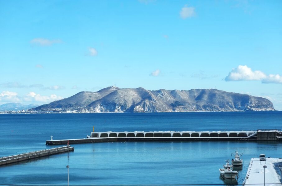 道南いさりび鉄道の車窓（函館山）