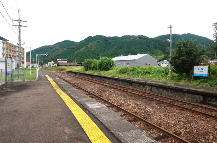 久世駅ホーム（新見方面）